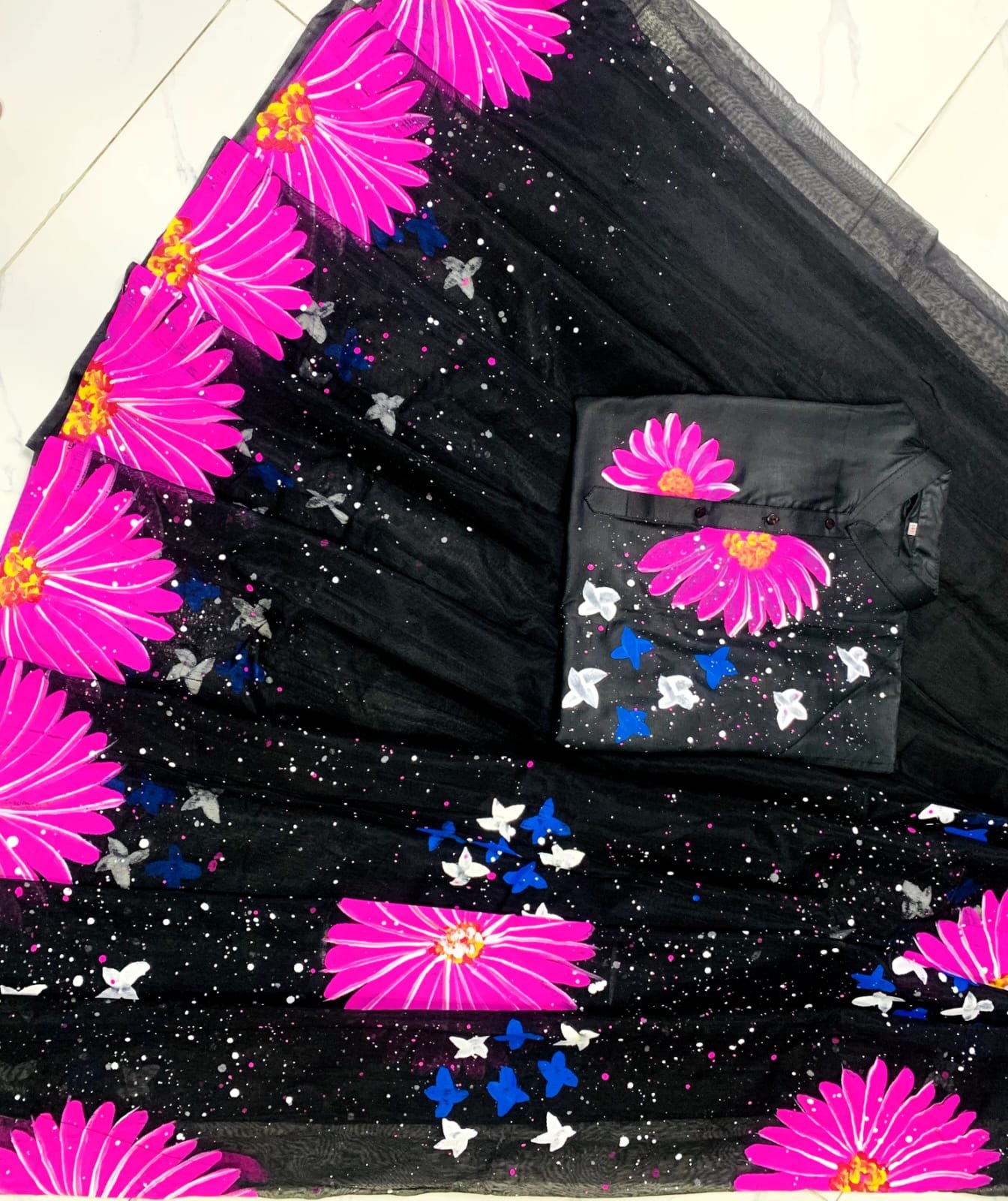 কাপল স্টাইলে এবার আসুক আলাদা ছোঁয়া!